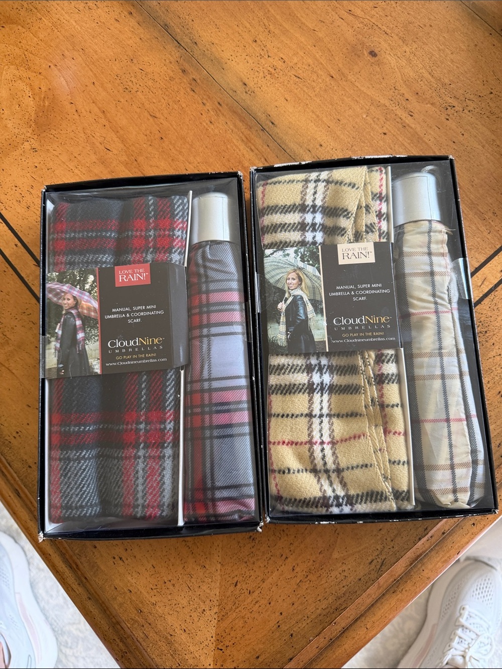 CloudNine Plaid Scarf & Umbrella Set - Black Plaid